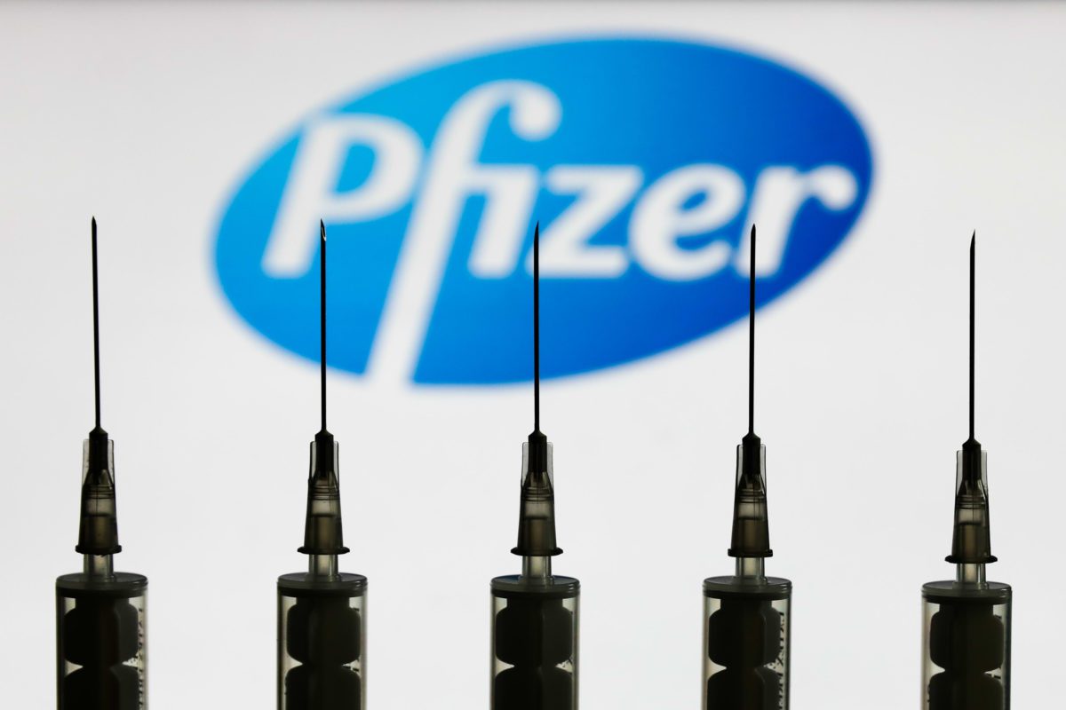 Pfizer Inc. (PFE:NYE) Wells Fargo Downgrades to Equal Weight, on Poor Outlook