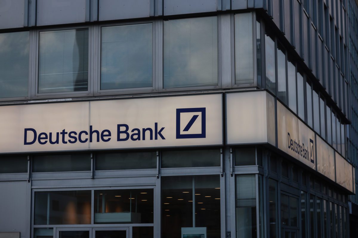 Deutsche Bank AG (DB:NYE) experiences weakness on contagion fears