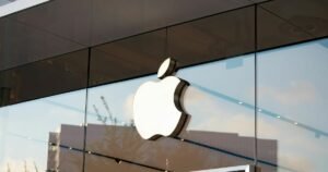 Apple Inc (AAPL) Bernstein Assigns a "Buy" Rating and $325 Target