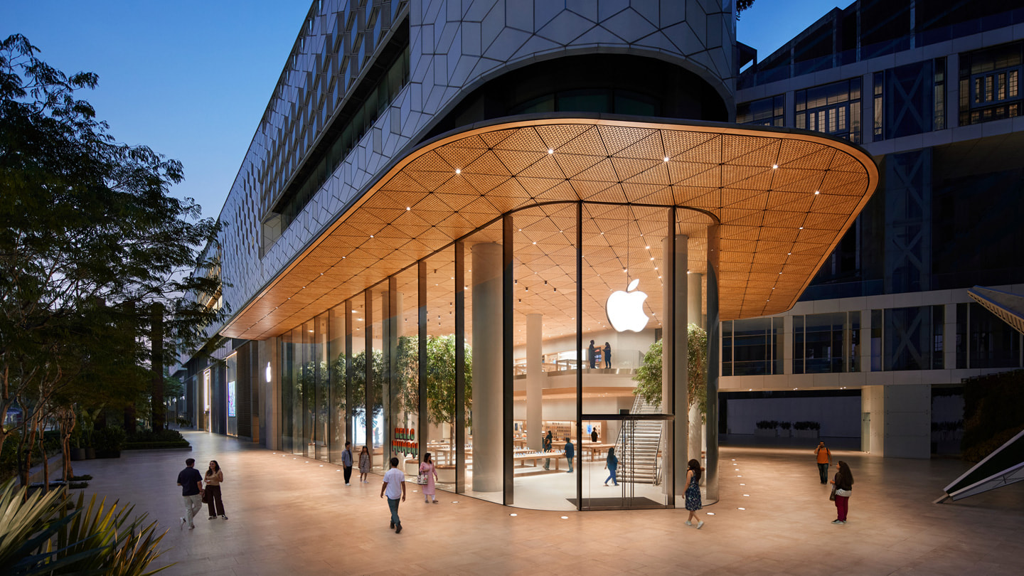 Analyst Aaron Rakers Reaffirms Buy Rating on Apple (AAPL) with $225 Target